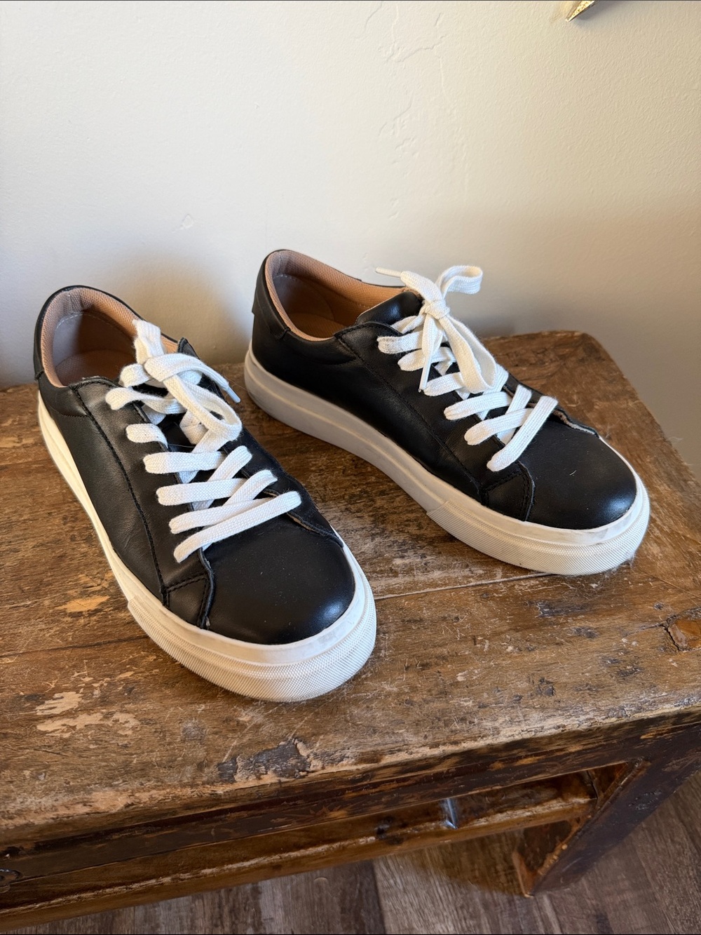 Blondo Black Leather Waterproof Platform Sneakers with White Soles Sz 7.5